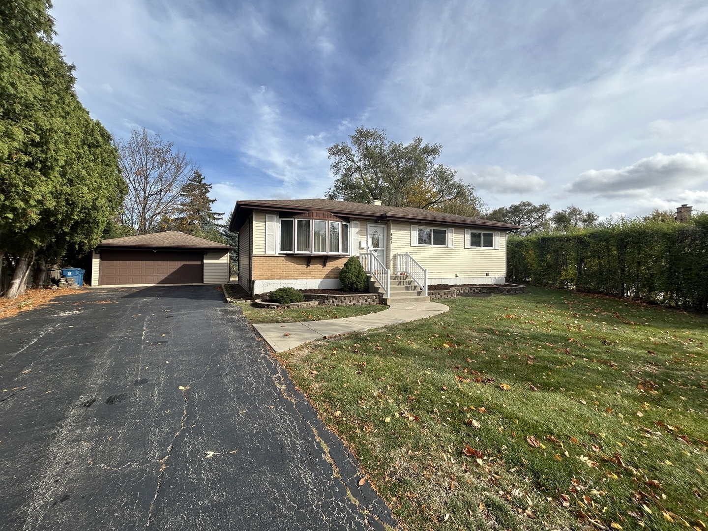 Property Photo:  431 S Cherry Hill Court  IL 60101 