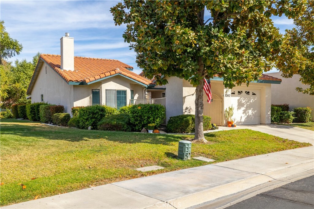 Property Photo:  1060 Clubhouse Drive  CA 92545 