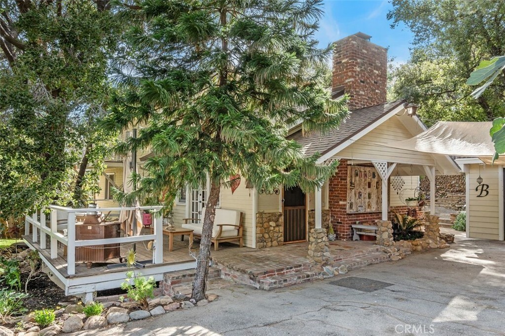 Property Photo:  23230 Raymond Street  CA 91311 