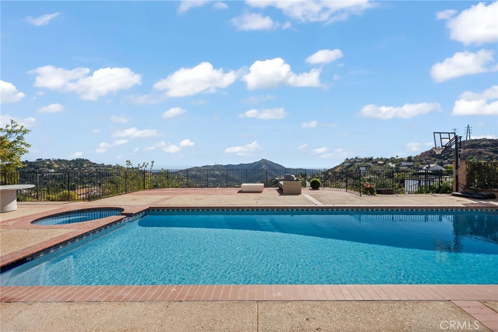 Property Photo:  2521 Flintridge Drive  CA 91206 