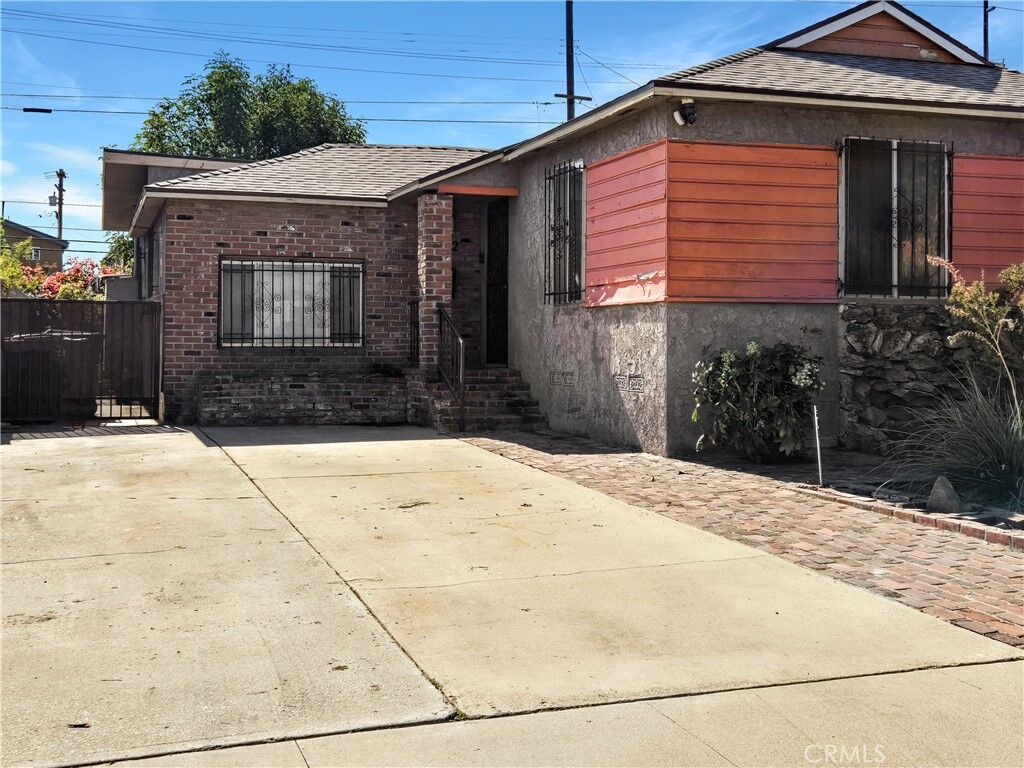 Property Photo:  1342 W Magnolia Street  CA 90220 