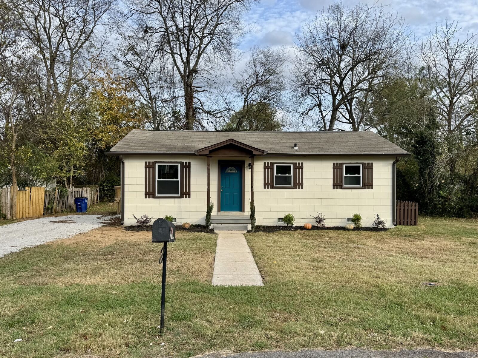 Property Photo: 912 Smith St TN 37160