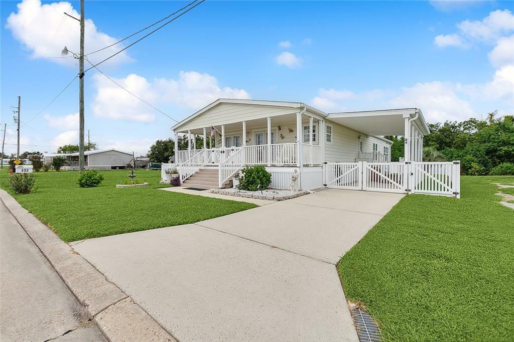 Property Photo:  132 E Paula Drive  LA 70083 