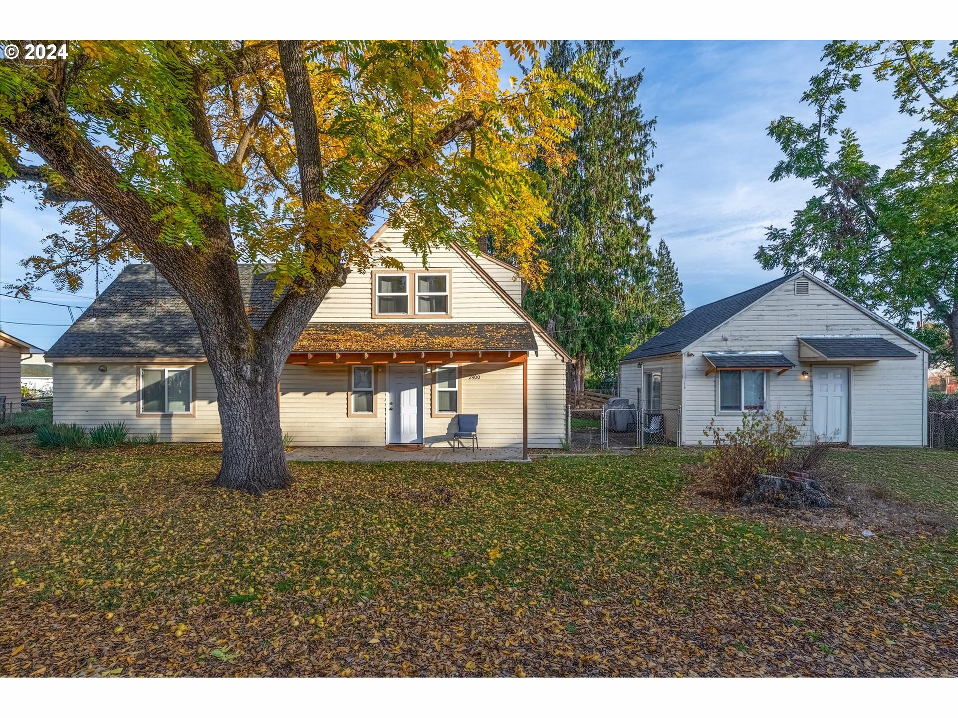 Property Photo: 2400 E 25th St WA 98661