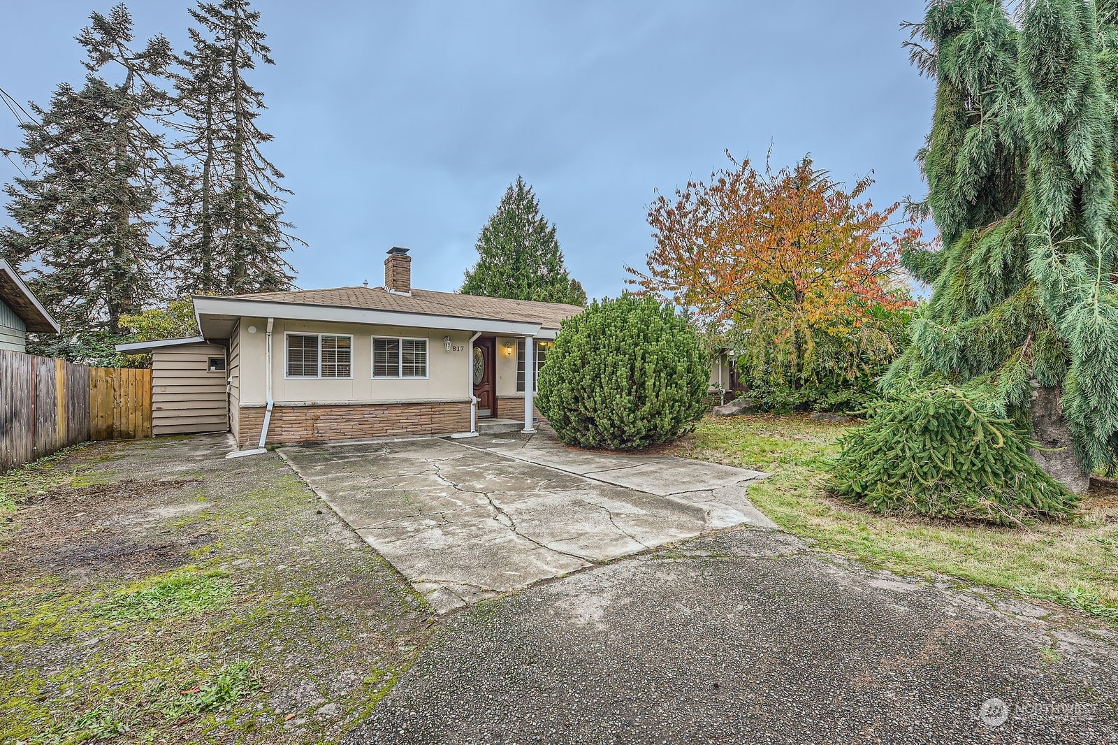 817 Monroe Avenue NE  Renton WA 98056 photo