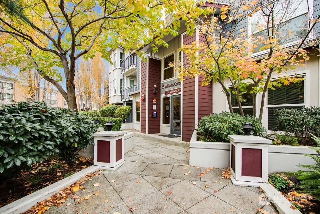 Property Photo:  55 Williams Avenue S 305  WA 98057 