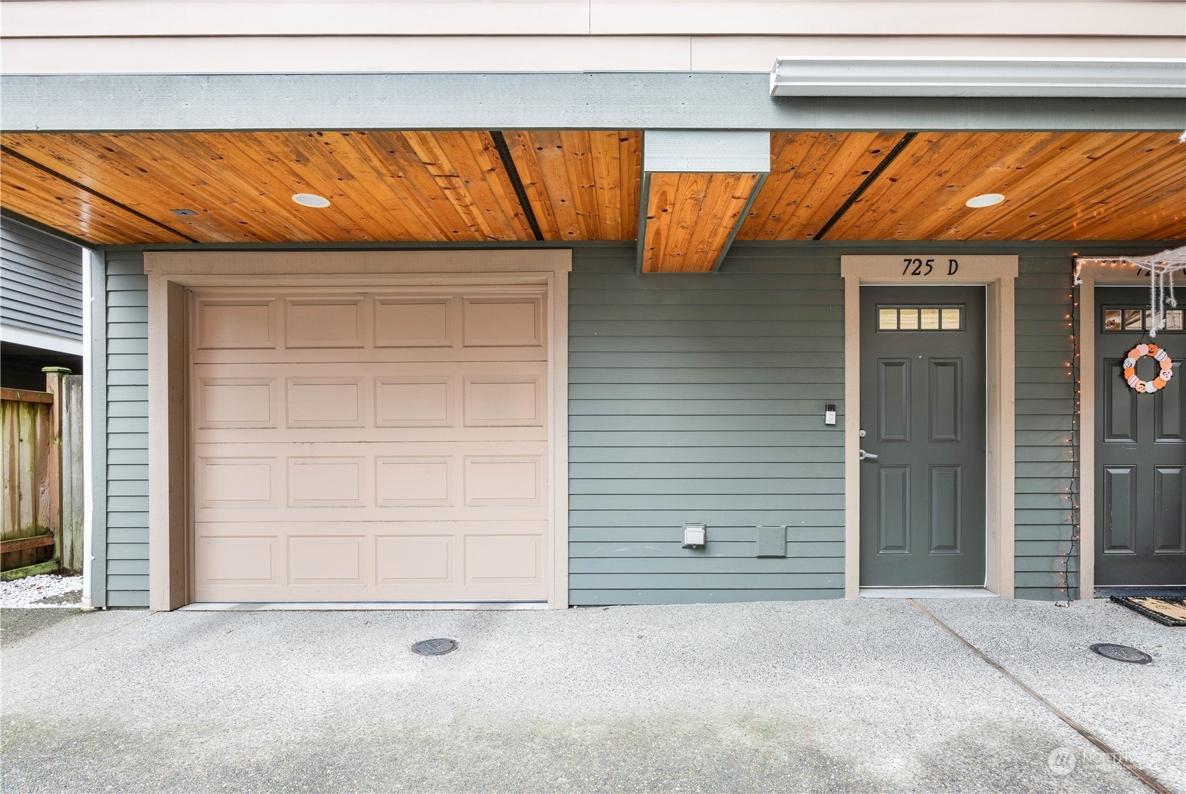 Property Photo:  725 N 95th Street D  WA 98103 