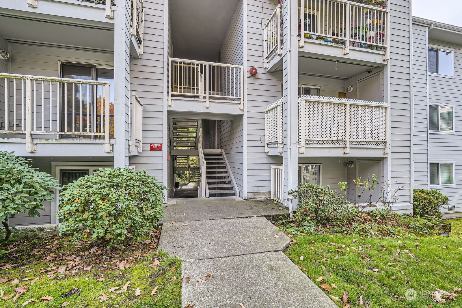 Property Photo:  975 Aberdeen Avenue NE F207  WA 98056 