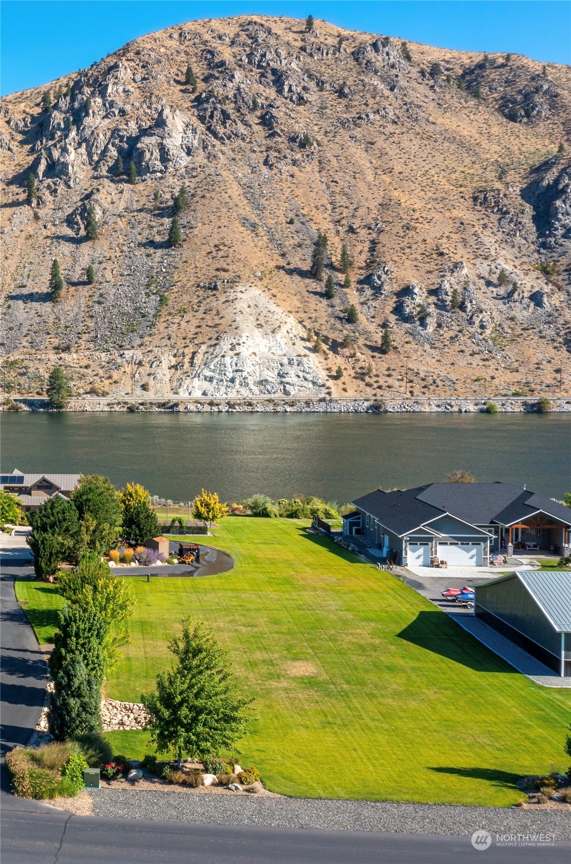 Property Photo:  38 Orchard Place  WA 98843 