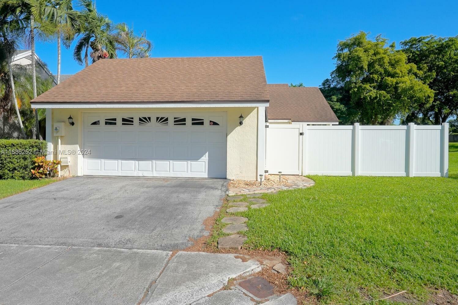 Property Photo:  1441 Loon Ct  FL 33035 