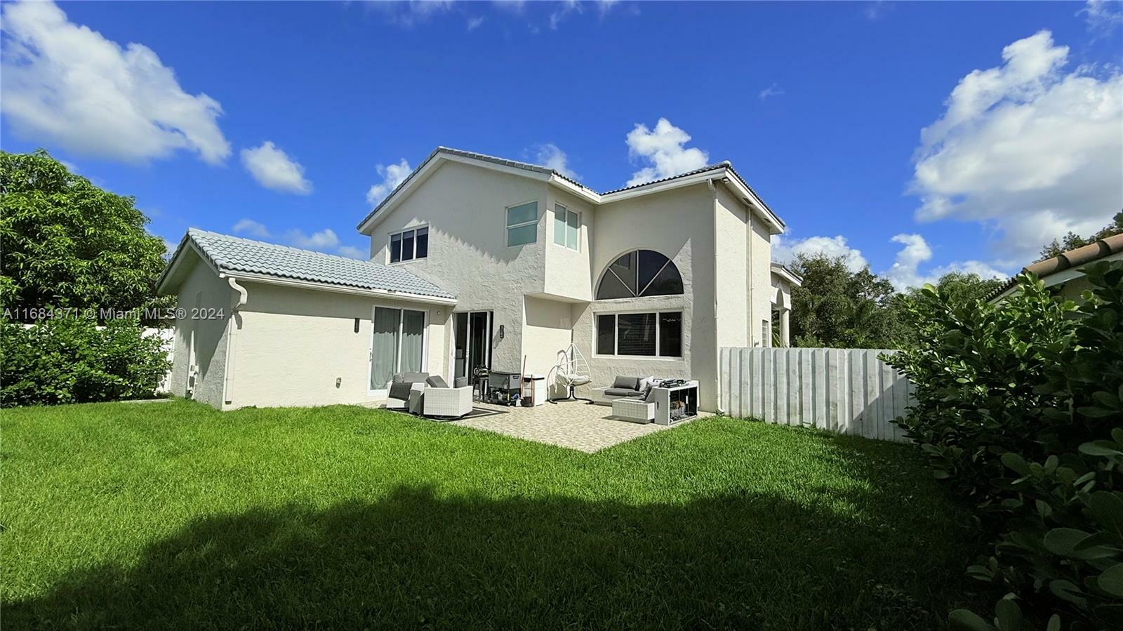 Property Photo:  212 SW 179th Ave  FL 33029 