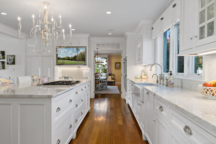 Property Photo: 10 Island View Avenue CT 06405