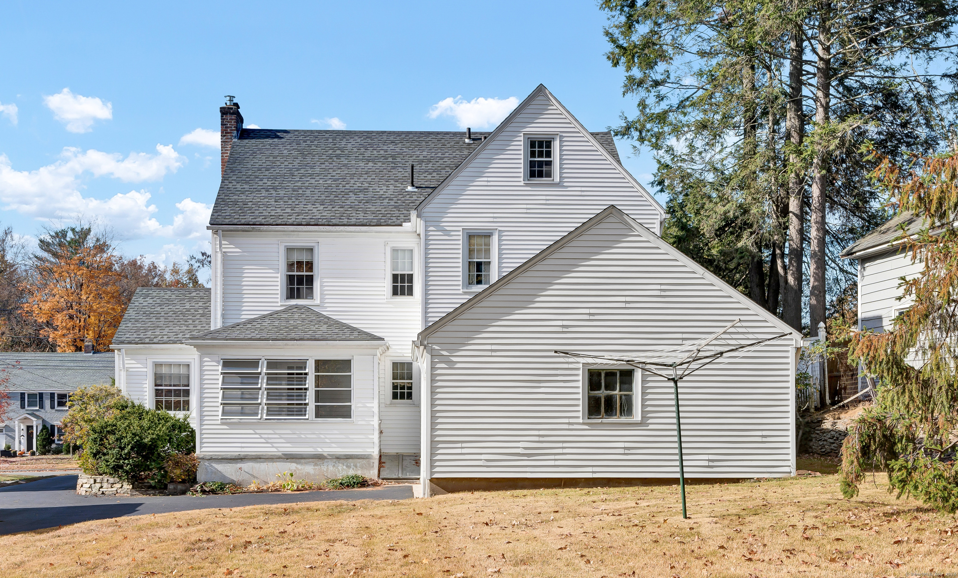 Property Photo:  10 Wardwell Road  CT 06107 