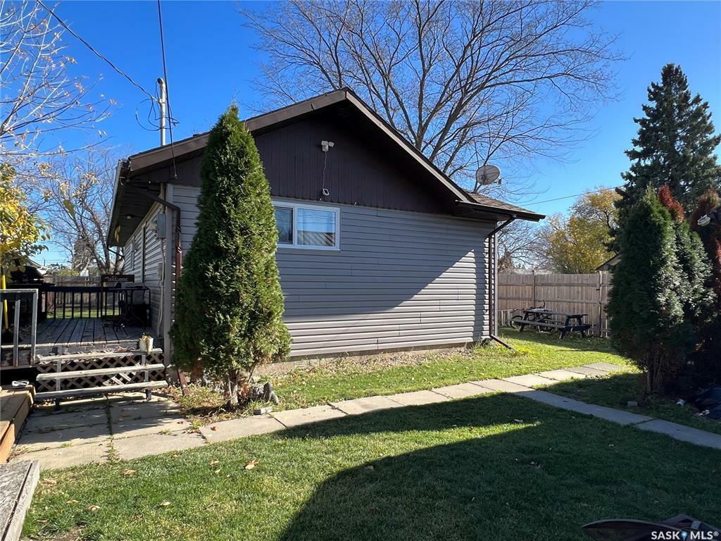 Property Photo:  619 1st Street E  SK S9X 1G1 