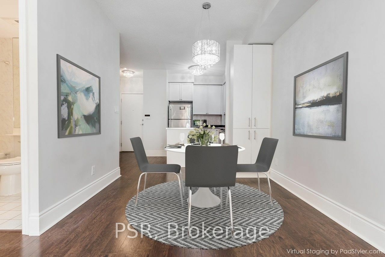 Property Photo:  3880 Duke Of York Blvd 208  ON L5B 4M7 