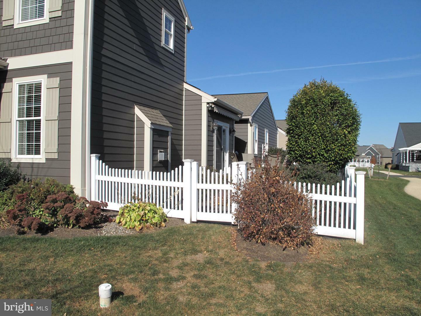 Property Photo:  321 Constitution Drive  PA 17522 