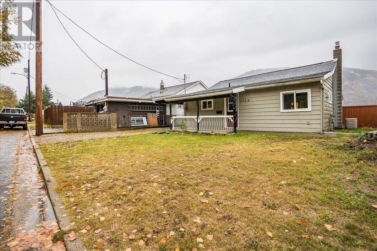 Property Photo:  2034 Eighth Avenue  BC V1R 3E1 