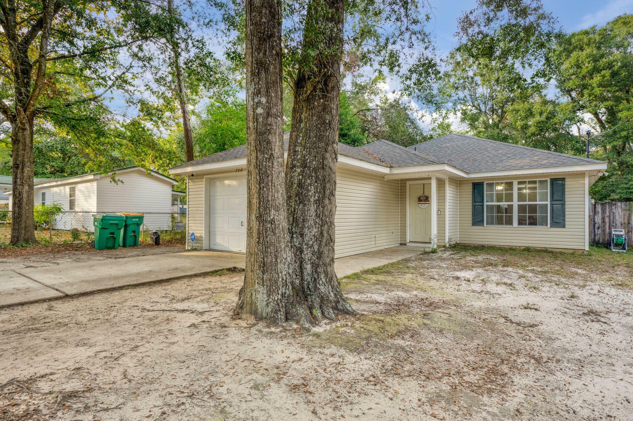 Property Photo: 706 Brock Avenue FL 32539