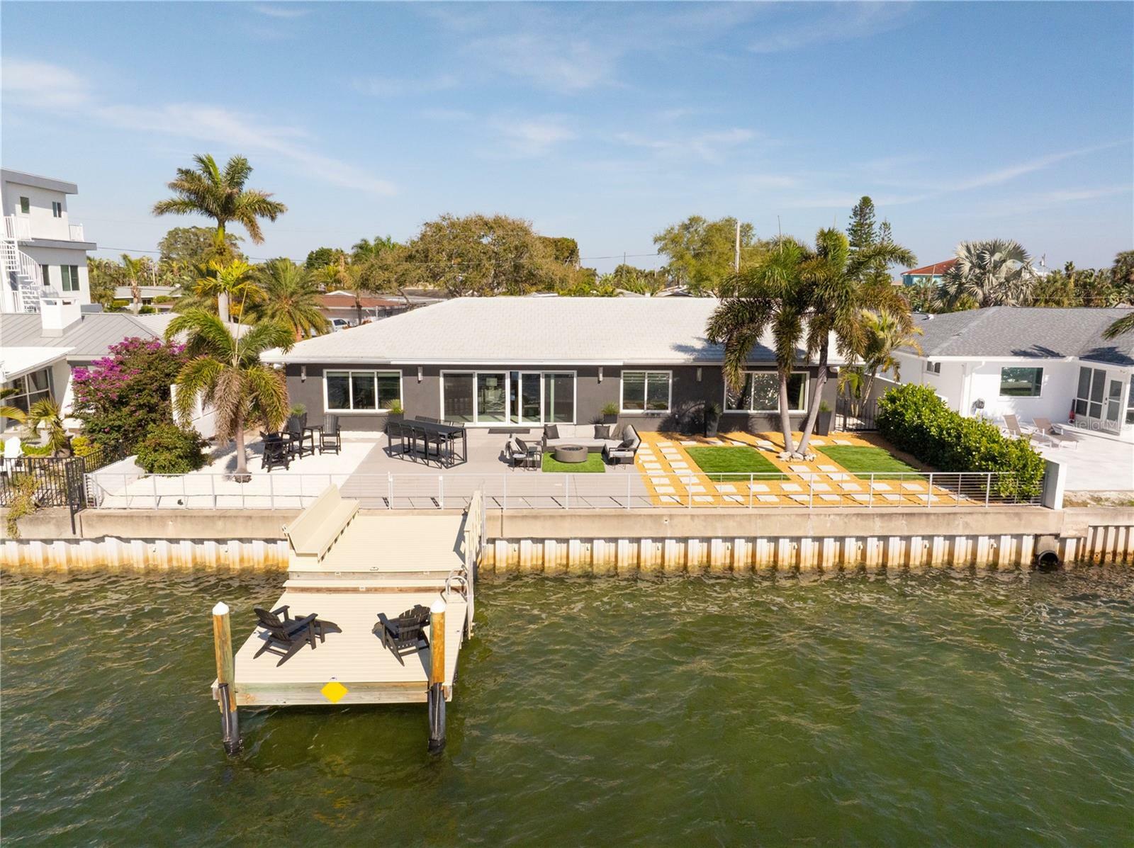 Property Photo: 2599 W Bay Isle Drive SE FL 33705