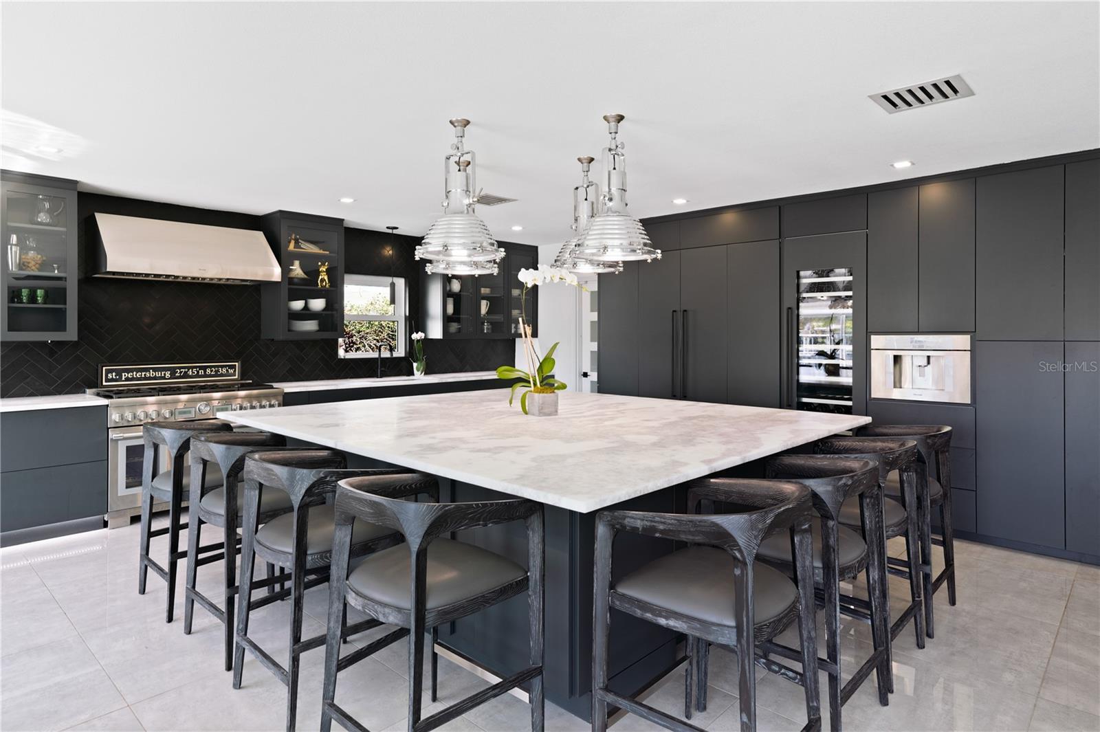 Property Photo: 2599 W Bay Isle Drive SE FL 33705