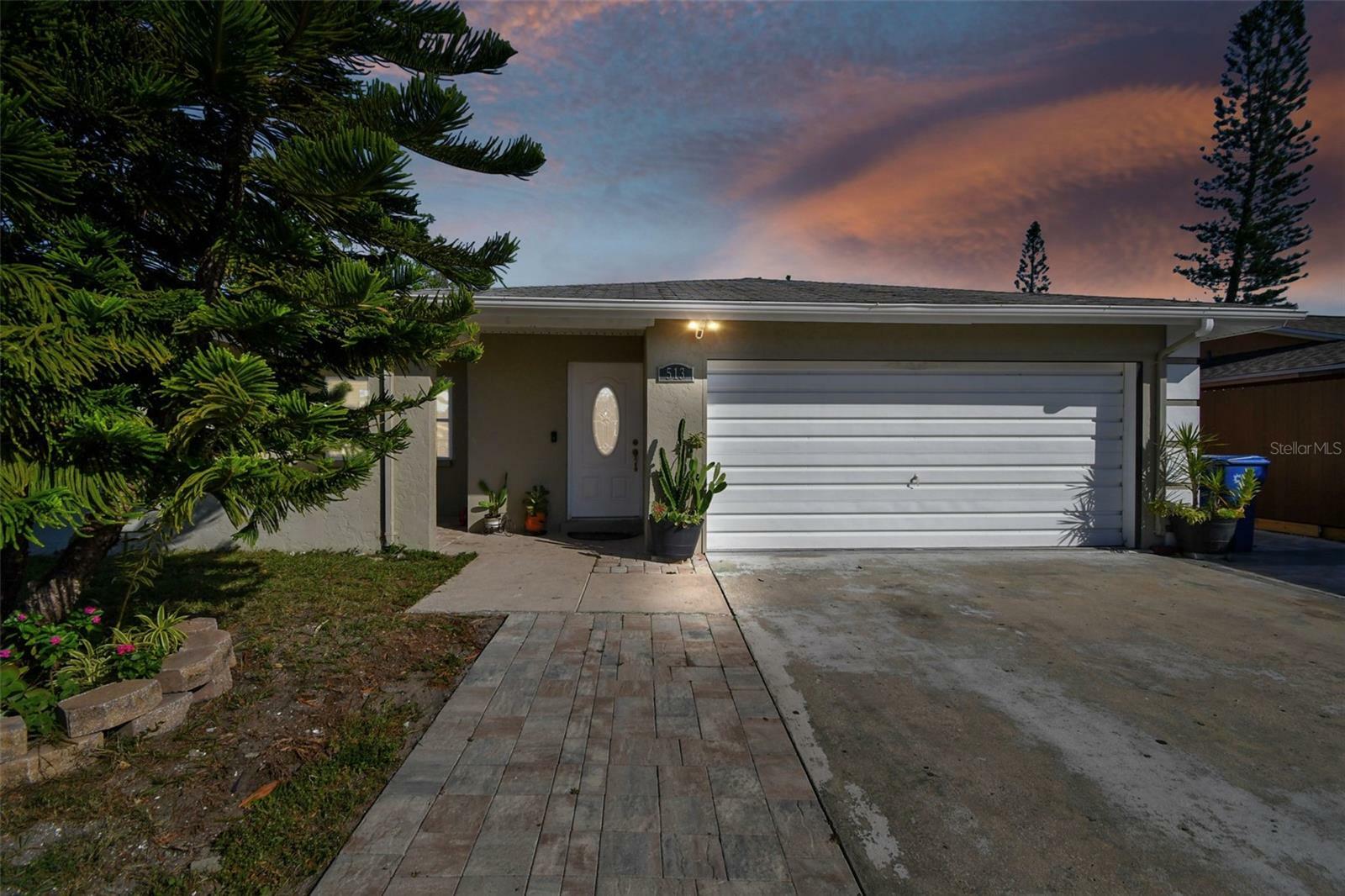 Property Photo:  513 33rd Avenue E  FL 34208 