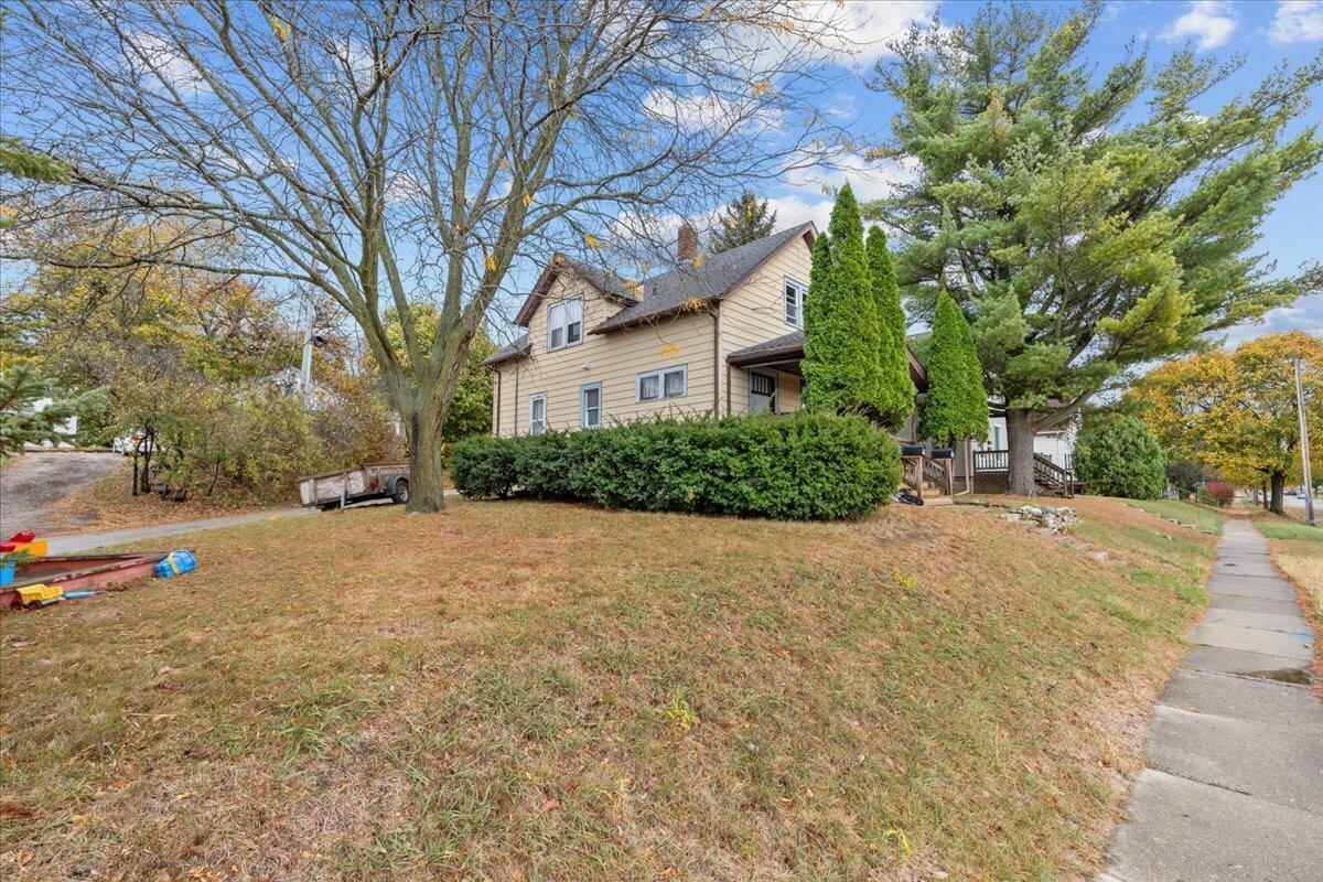 Property Photo:  108 Edgewood Ln 108A  WI 53095 