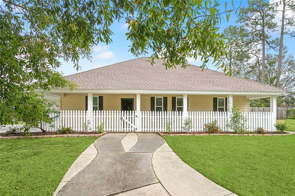 Property Photo:  220 Whisperwood Boulevard  LA 70458 