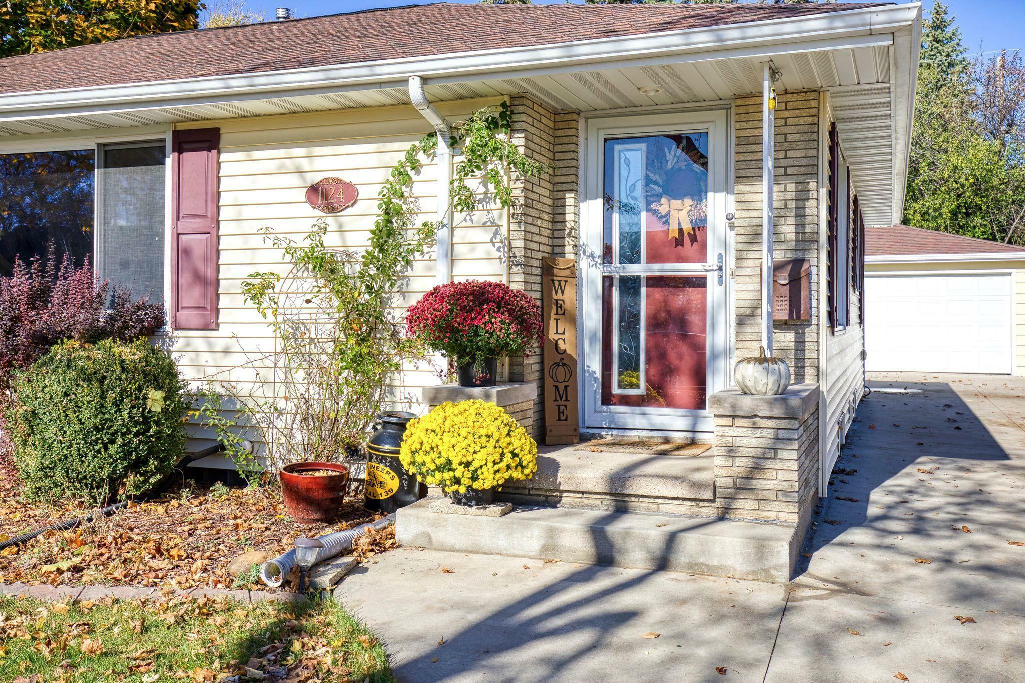 Property Photo:  1124 W Glendale Avenue  WI 54914-2344 