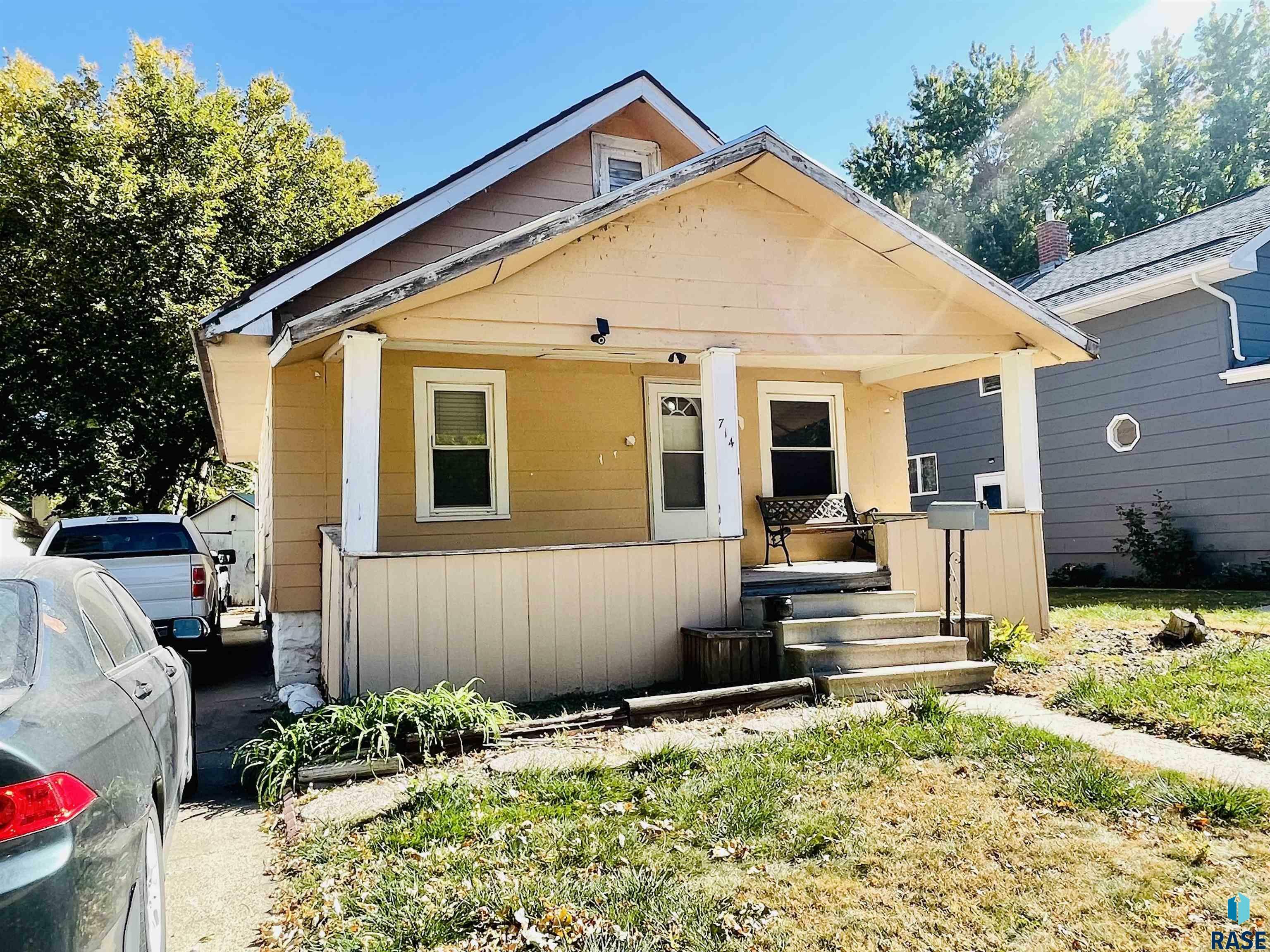 Property Photo:  714 N Menlo Ave  SD 57104 