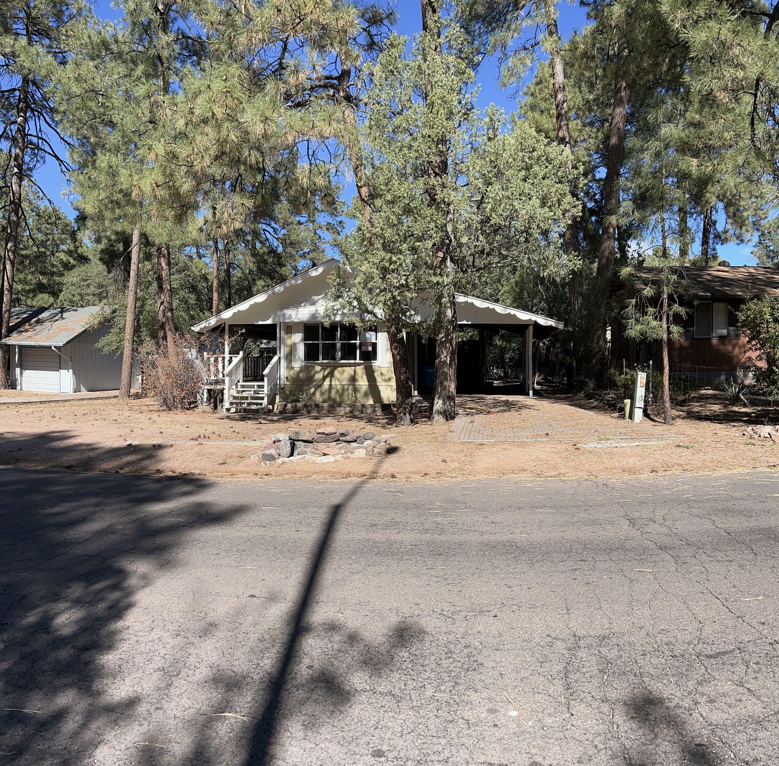 Property Photo:  306 E Forest Drive  AZ 85541 