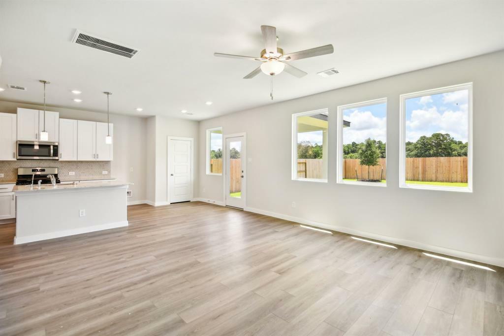 Property Photo: 18720 Presswood Way Drive TX 77357