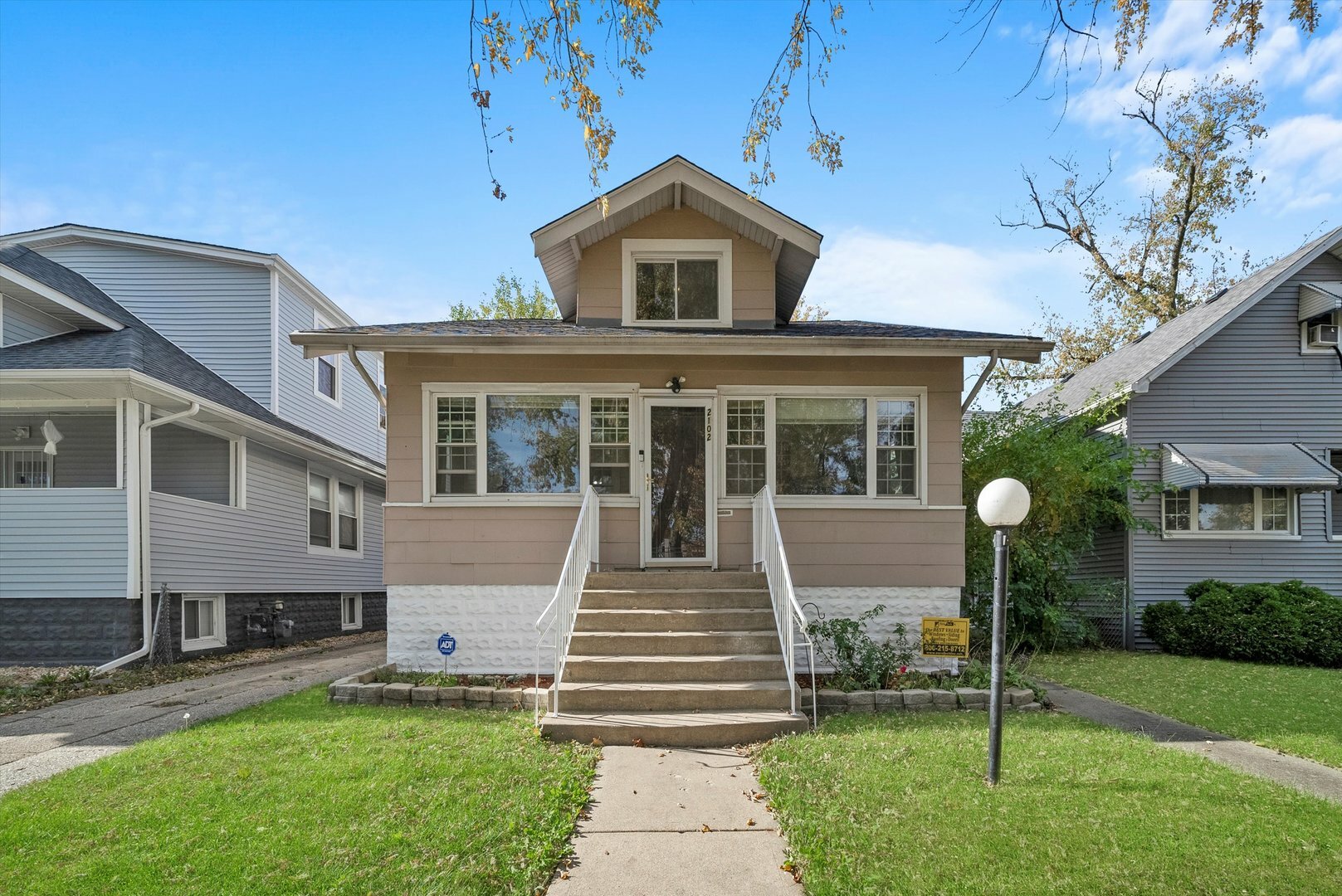 Property Photo:  2102 S 8th Avenue  IL 60153 