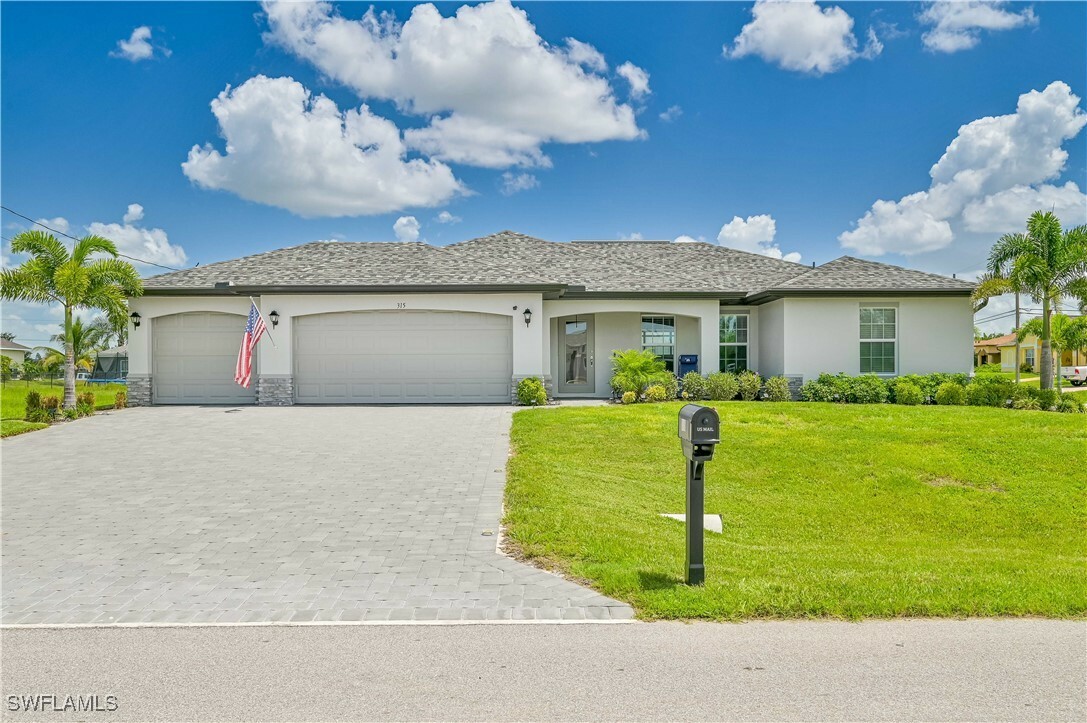 Property Photo: 315 NW 7th Place FL 33993
