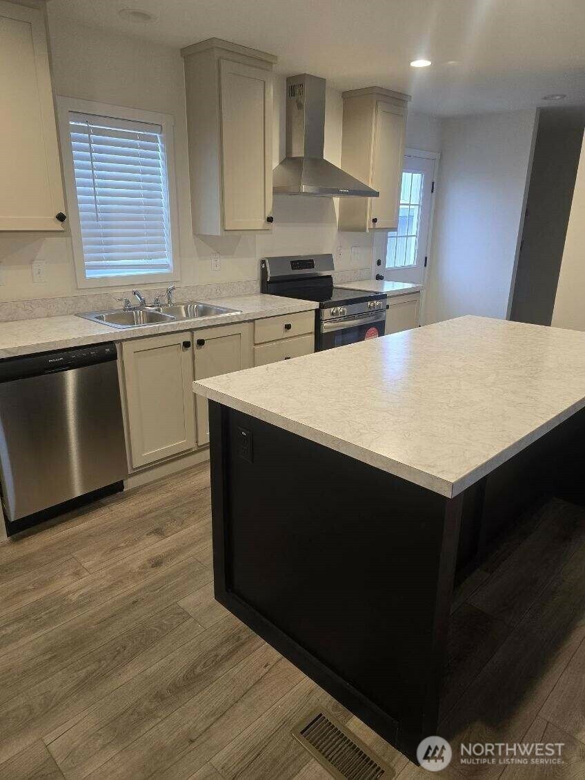 Property Photo: 1011 N 34th Avenue 59 WA 98902
