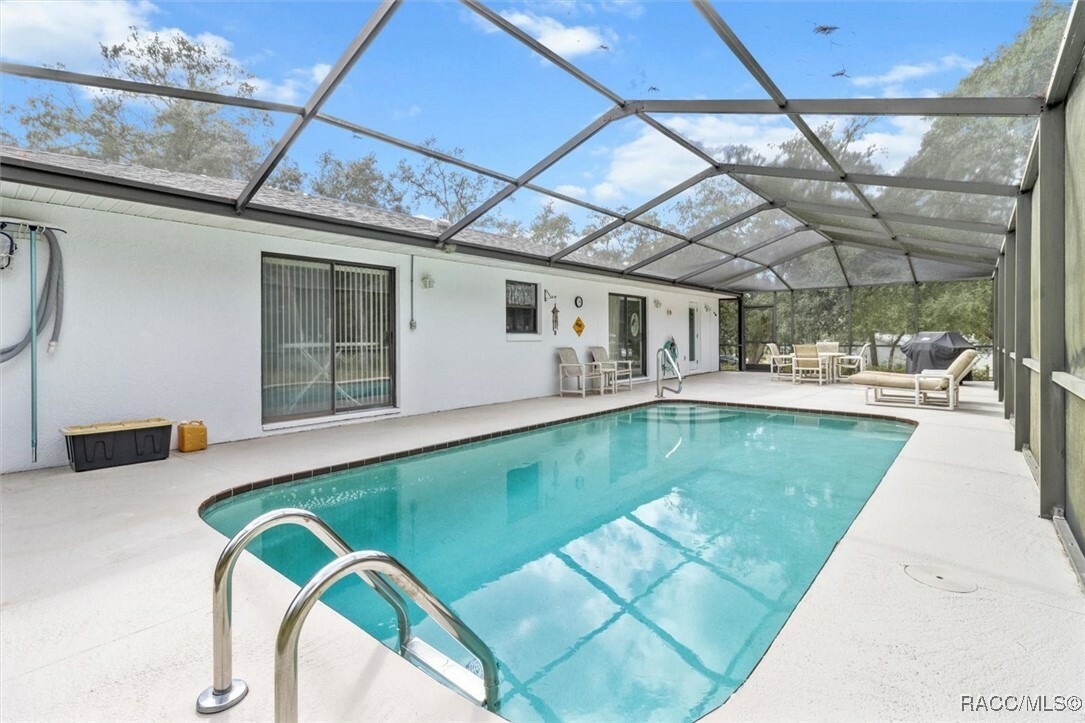 Property Photo:  1219 E McKinley Street  FL 34442 