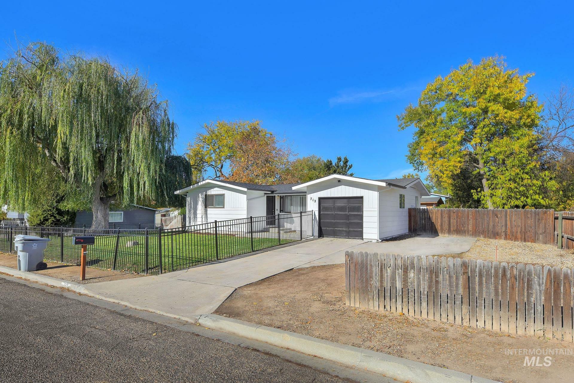 Property Photo:  712 Sunny Lane  ID 83651 