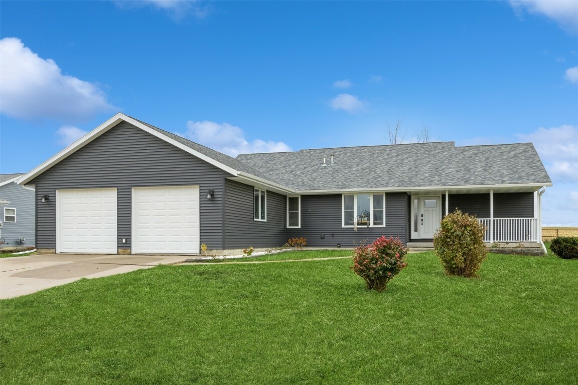 Property Photo:  610 Circleview Drive  IA 52206 