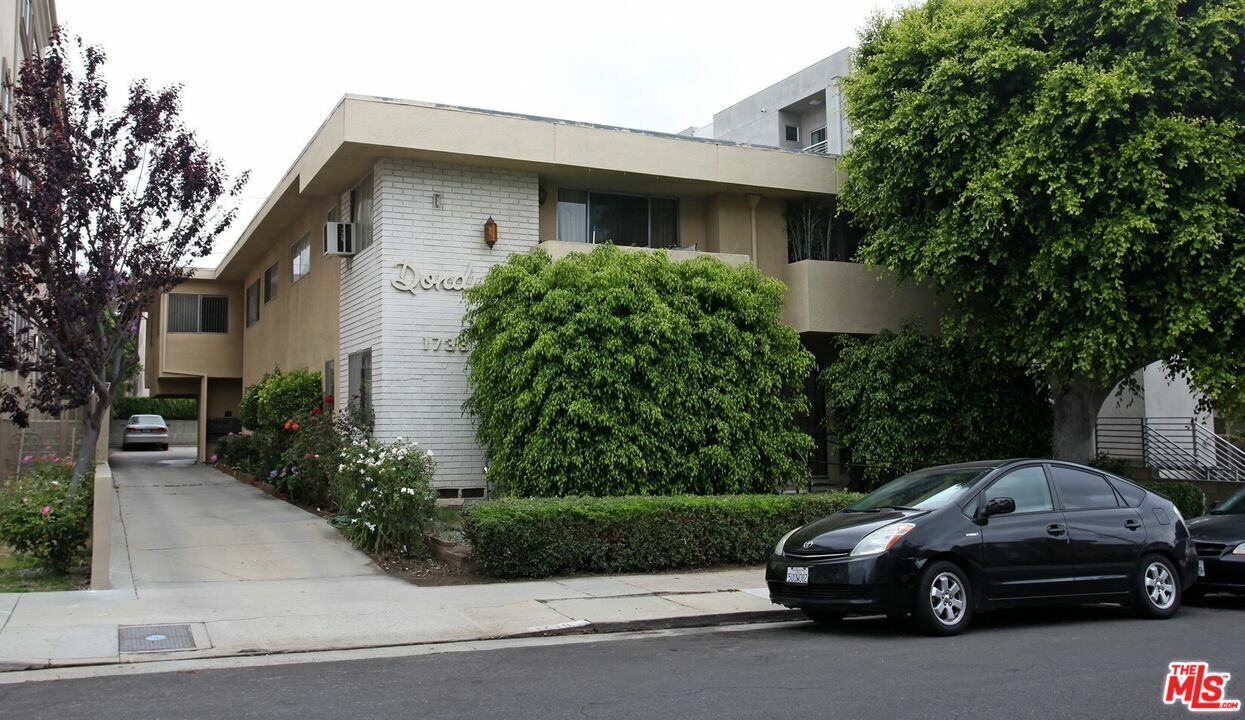 1738 Colby Ave  Los Angeles CA 90025 photo