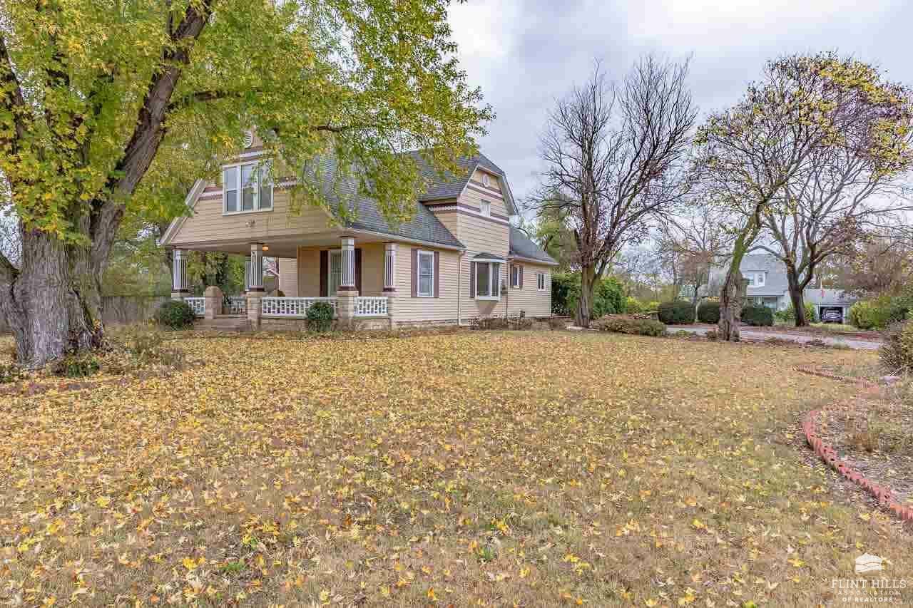 Property Photo:  727 Rannells Road  KS 66502 