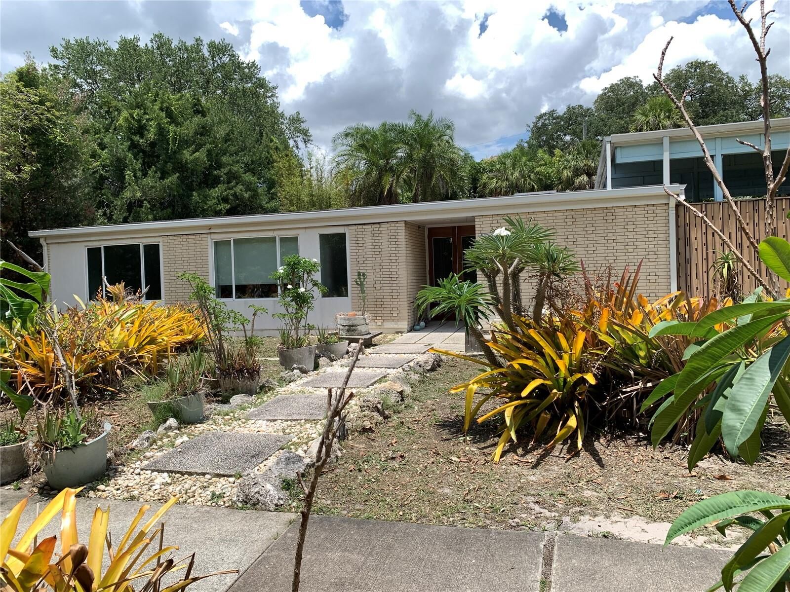 Property Photo: 3301 W Corona Street FL 33629