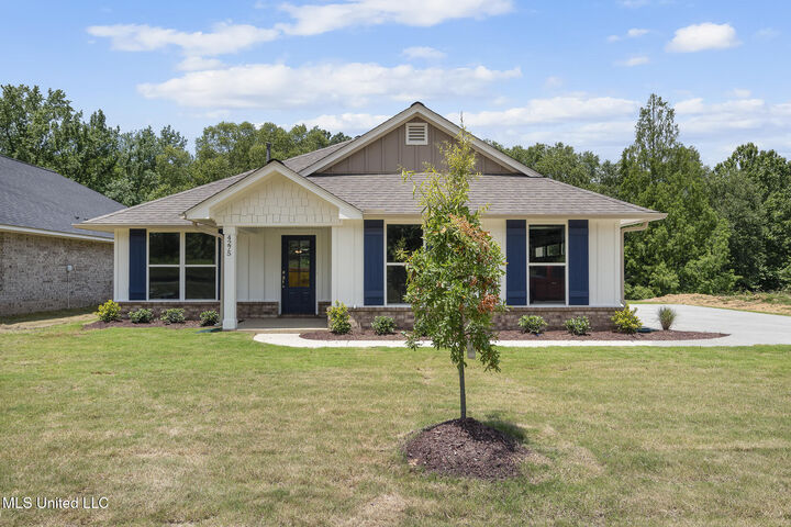 Property Photo: 4275 W Olivia Circle MS 38654