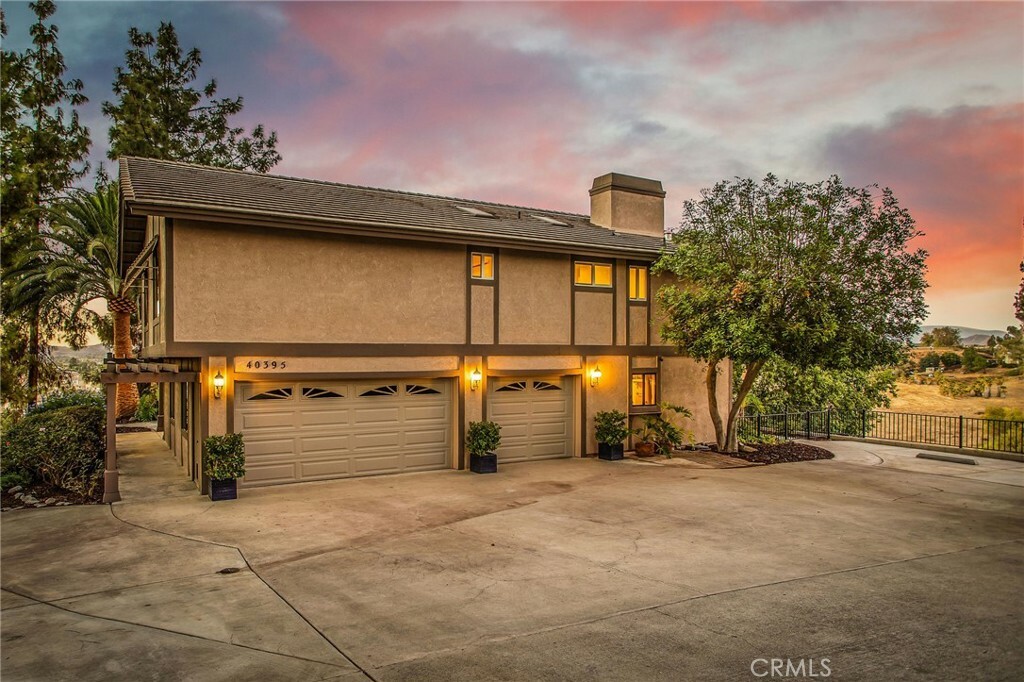 Property Photo:  40395 Calle Fiesta  CA 92591 