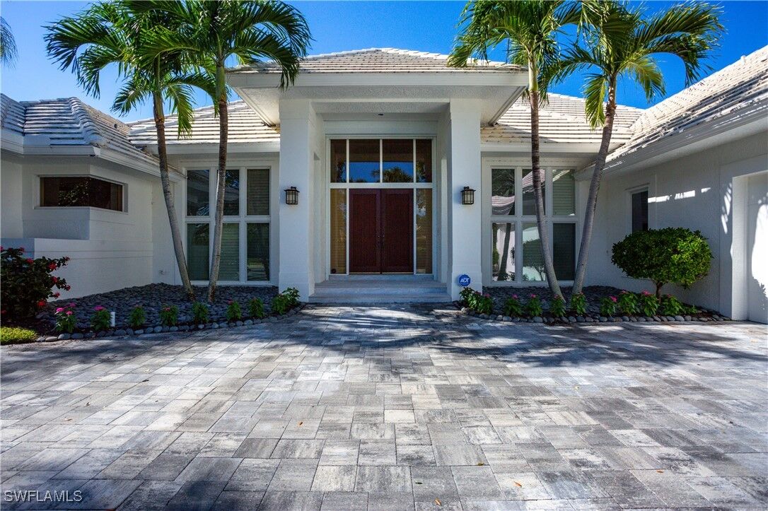 Property Photo:  6967 Greentree Drive  FL 34108 