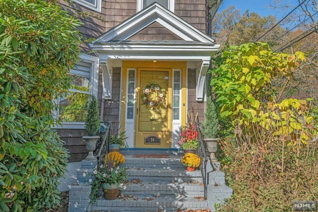 Property Photo:  94 Willowdale Avenue  NJ 07042 