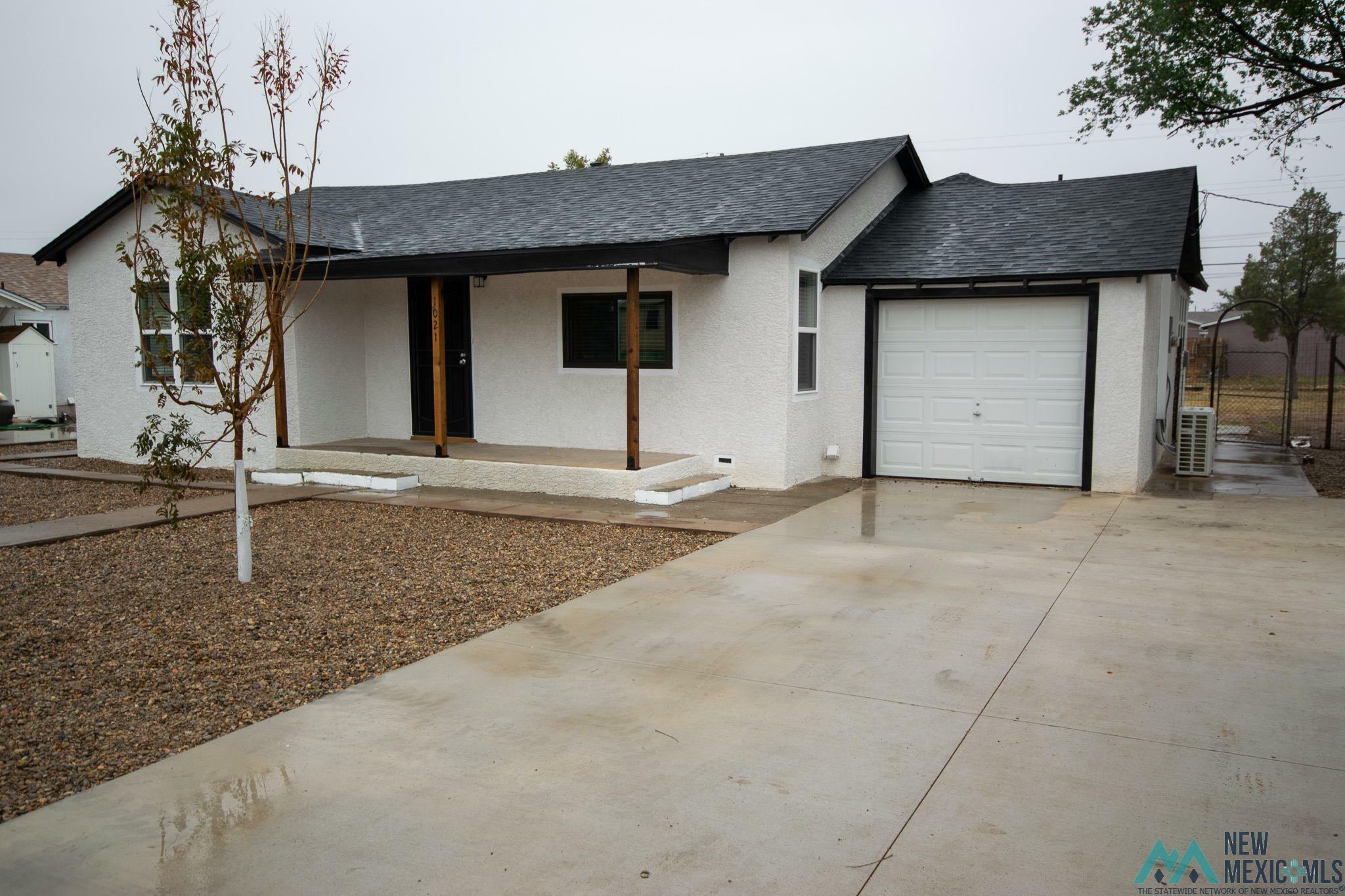 Property Photo: 1021 E 2nd Street NM 88130