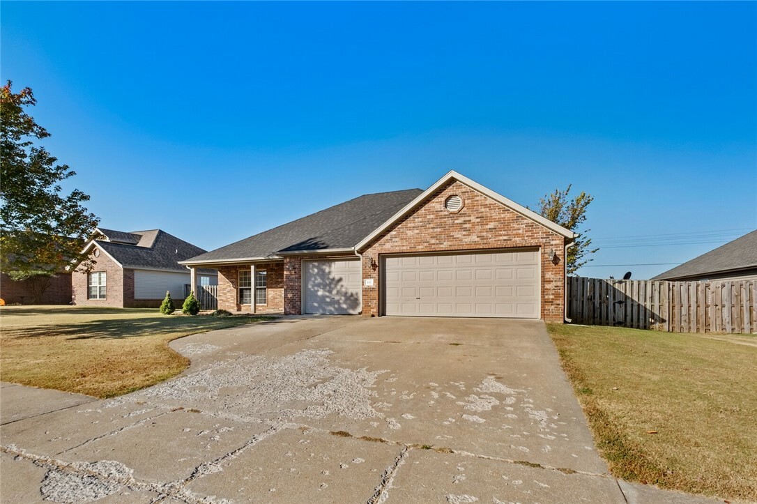 Property Photo:  593 Fox Meadows Lane  AR 72704 