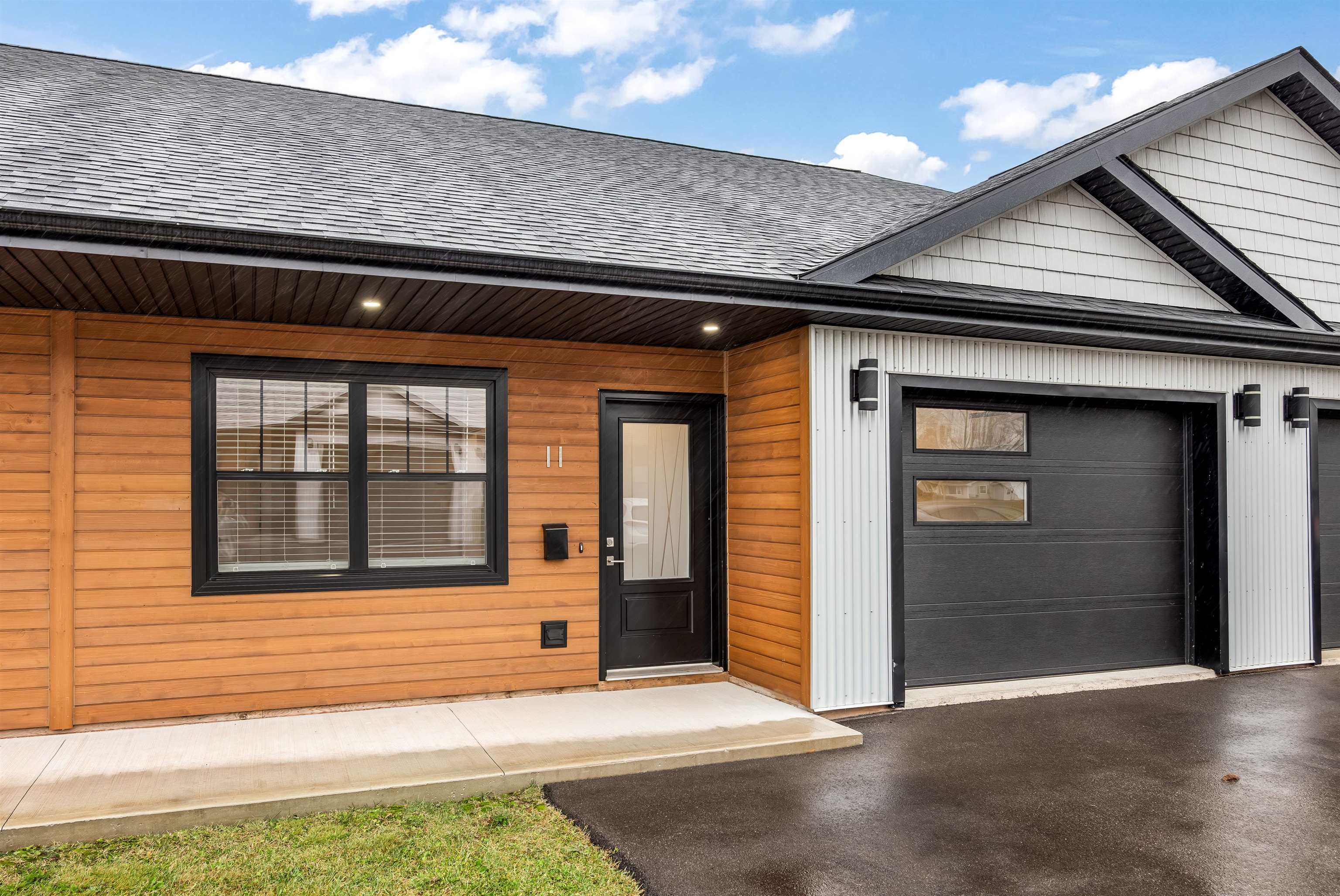 Property Photo:  19 Muttart Drive 11  PE C0A 1H0 