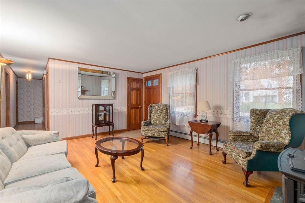 Property Photo:  20 Brentwood Dr  MA 01571 