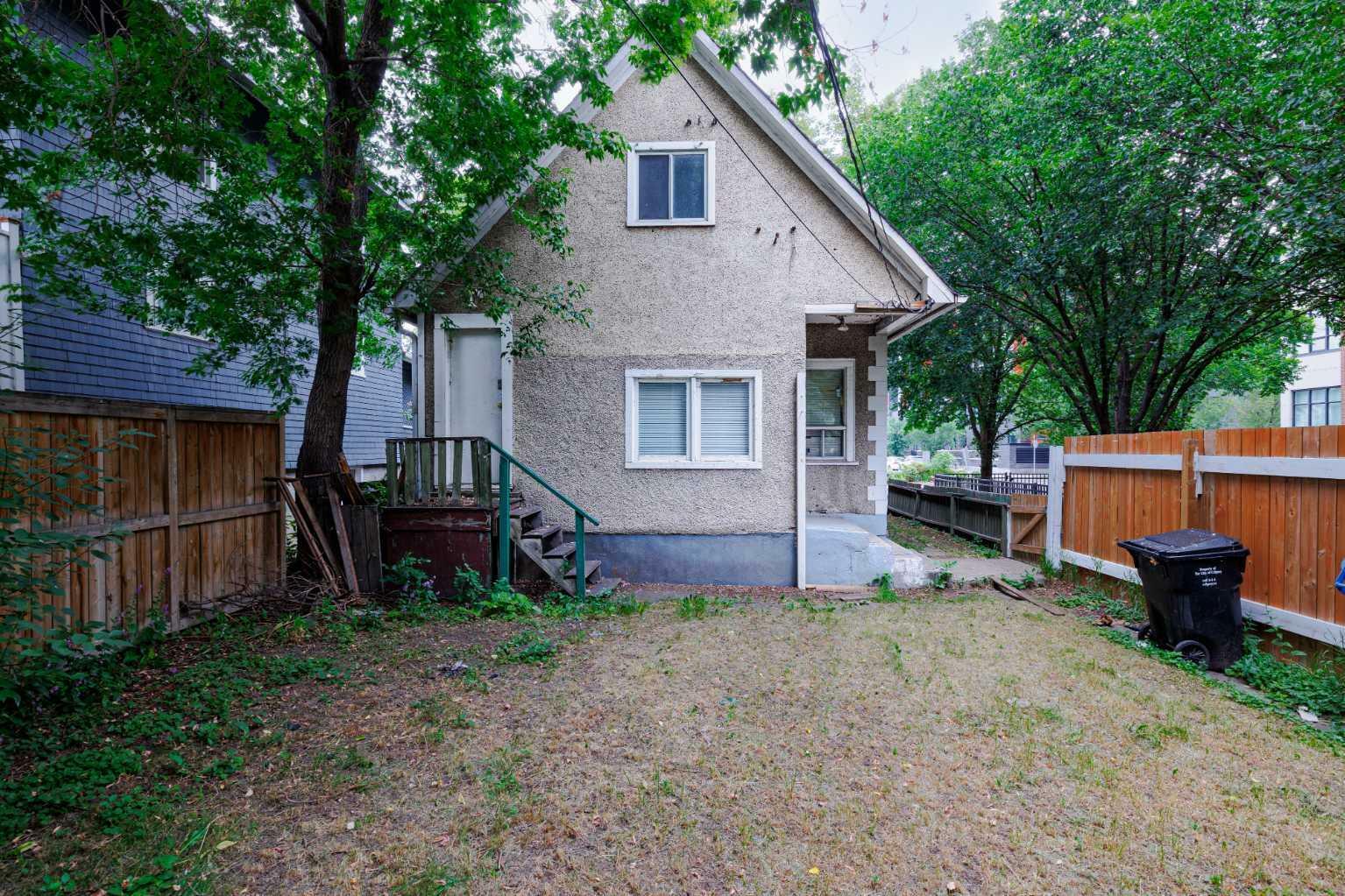 Property Photo:  849 McPherson Road NE  AB T2E 4Z6 