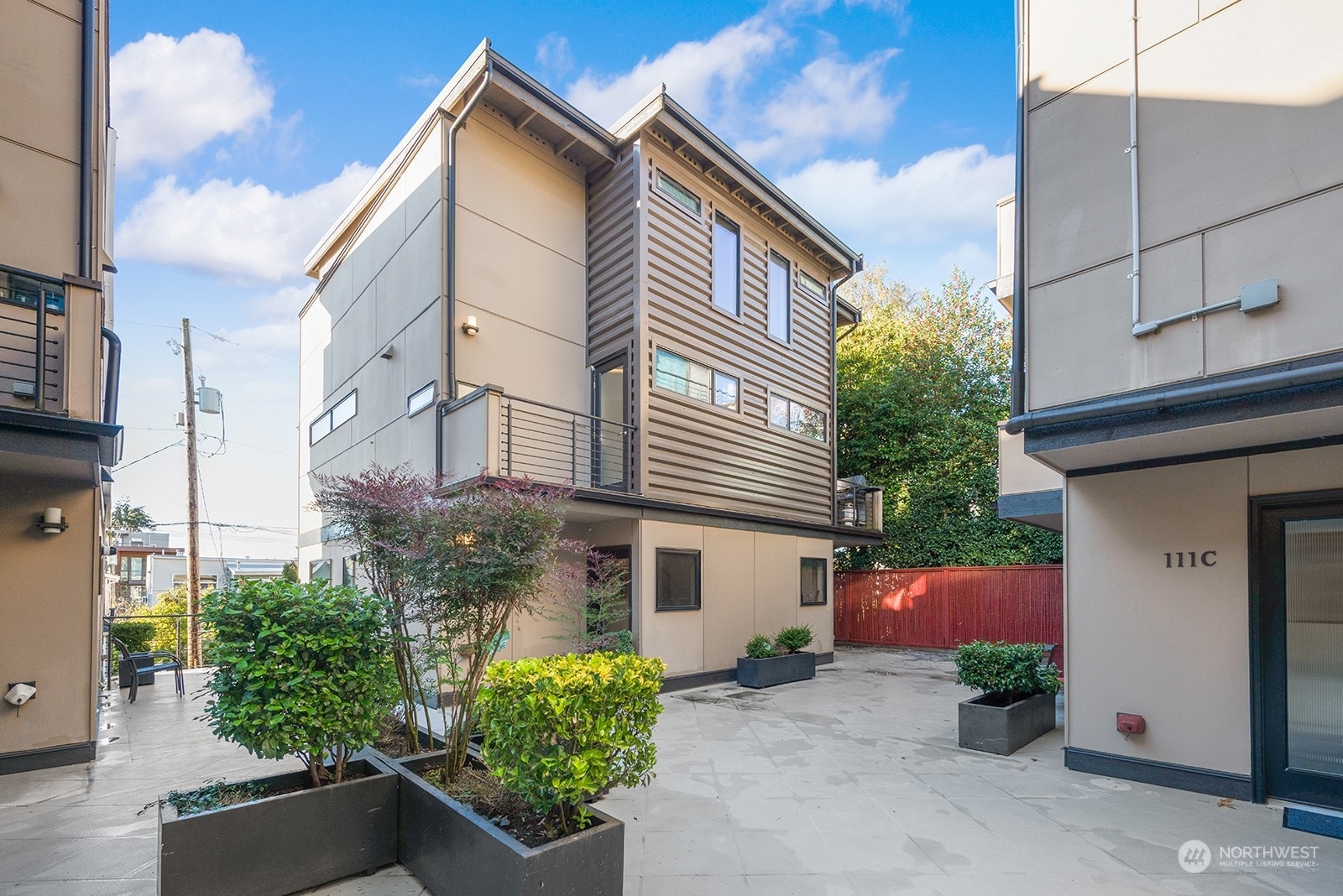 Property Photo: 113 13th Avenue E B WA 98102